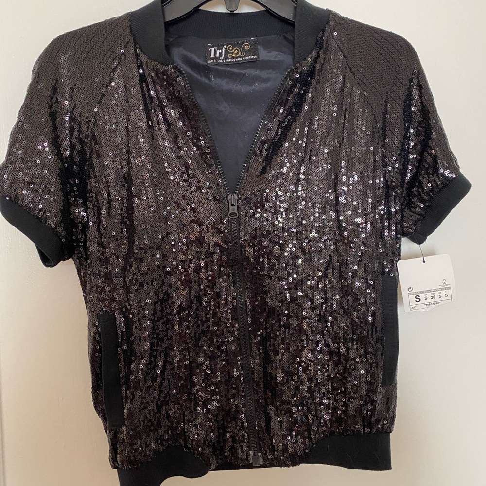 Short sleeve black sequin top